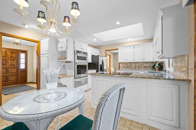 9145 Fox Run Circle, Eden Prairie, MN 55347