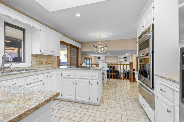 9145 Fox Run Circle, Eden Prairie, MN 55347