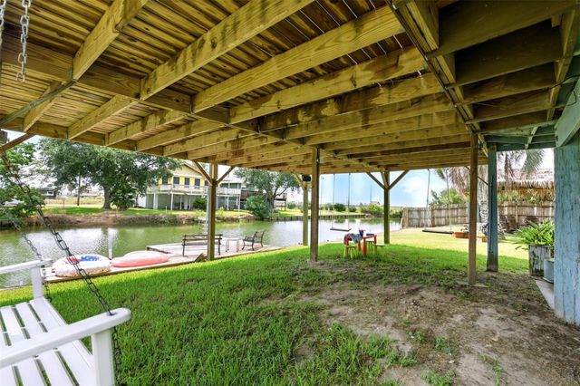 7215 Beau Rue Street, Hitchcock, TX 77563
