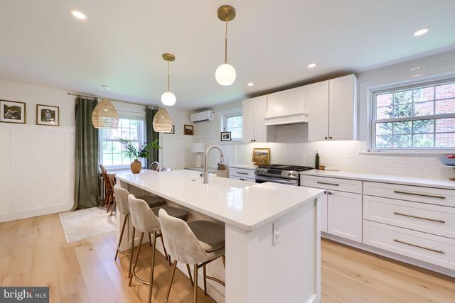 946 SALISBURY CT, Lancaster, PA 17601
