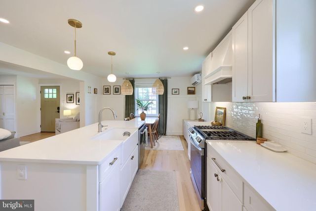 946 SALISBURY CT, Lancaster, PA 17601
