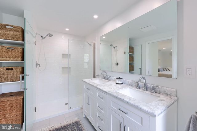 946 SALISBURY CT, Lancaster, PA 17601