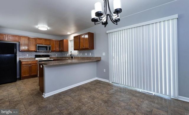 1781 LAKESIDE DR, Middletown, PA 17057