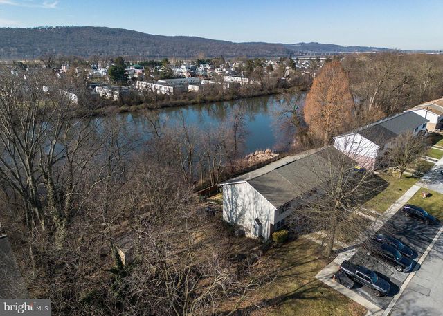 1781 LAKESIDE DR, Middletown, PA 17057