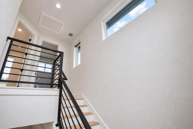 1123 Omega Ave 1, Austin, TX 78721