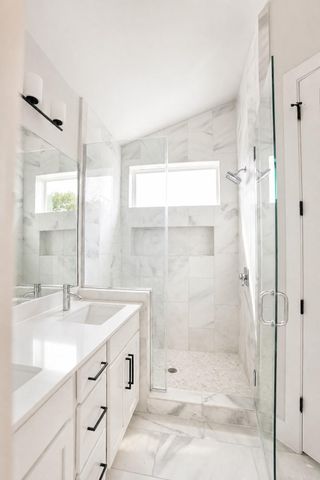 1123 Omega Ave 1, Austin, TX 78721