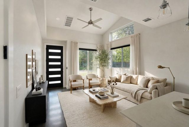 1123 Omega Ave 1, Austin, TX 78721