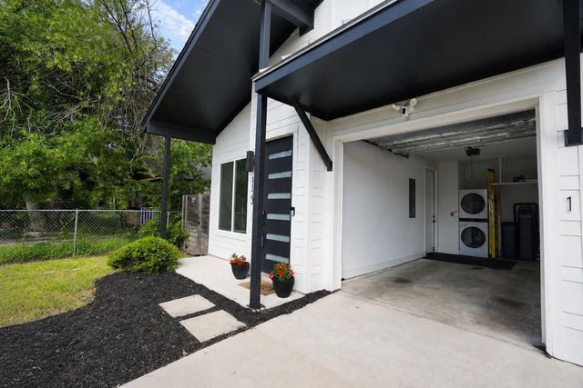 1123 Omega Ave 1, Austin, TX 78721