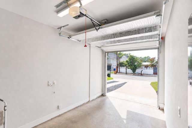 1123 Omega Ave 1, Austin, TX 78721