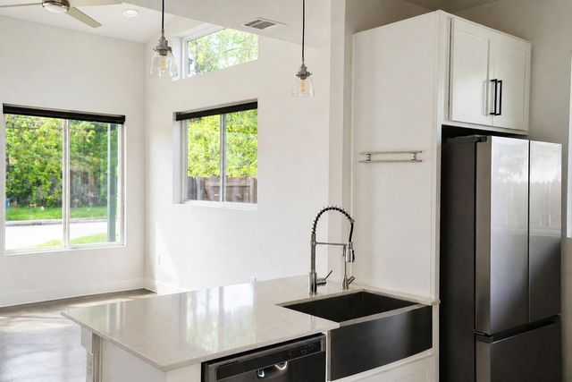 1123 Omega Ave 1, Austin, TX 78721
