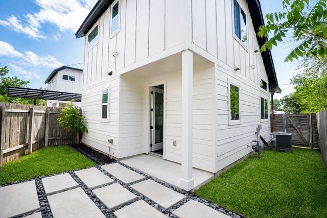 1123 Omega Ave 1, Austin, TX 78721