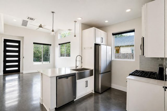 1123 Omega Ave 1, Austin, TX 78721