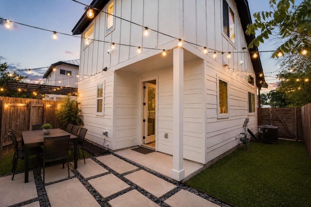 1123 Omega Ave 1, Austin, TX 78721