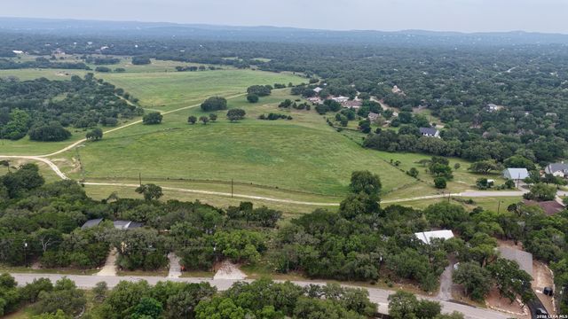 682 Winding River Ln, Spring Branch, TX 78070