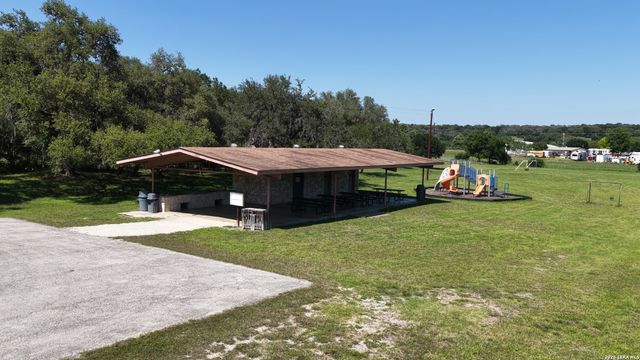 682 Winding River Ln, Spring Branch, TX 78070