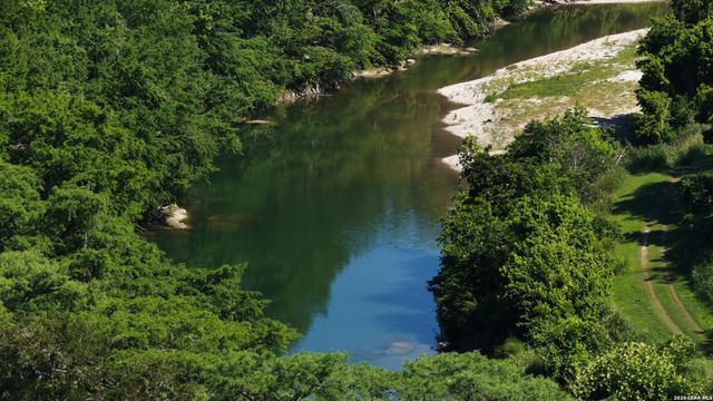 682 Winding River Ln, Spring Branch, TX 78070
