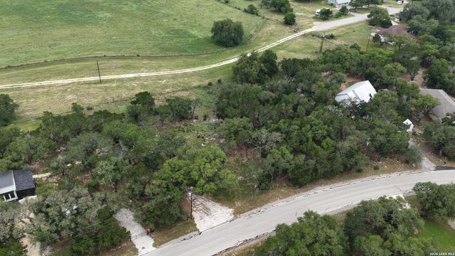 682 Winding River Ln, Spring Branch, TX 78070