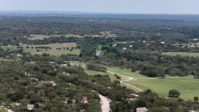 682 Winding River Ln, Spring Branch, TX 78070