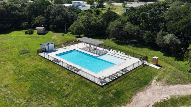 682 Winding River Ln, Spring Branch, TX 78070