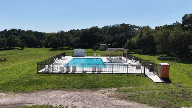 682 Winding River Ln, Spring Branch, TX 78070