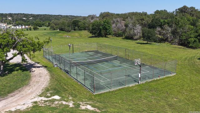 682 Winding River Ln, Spring Branch, TX 78070