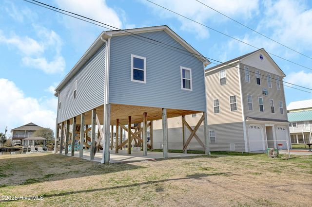 1017 1st Street, Surf City, NC 28445