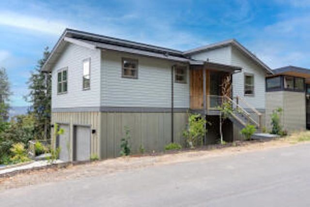 215 NW Sophie Ln, White Salmon, WA 98672 property photo