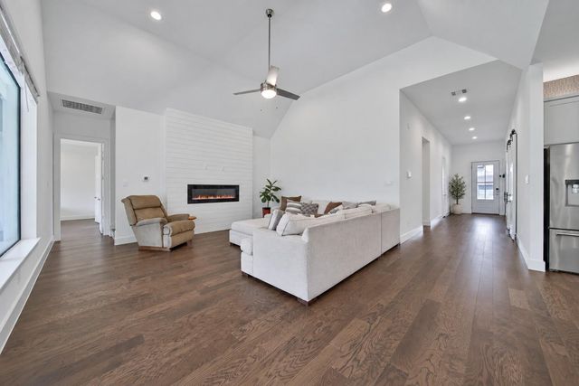 115 Oak Estates Drive, Conroe, TX 77384