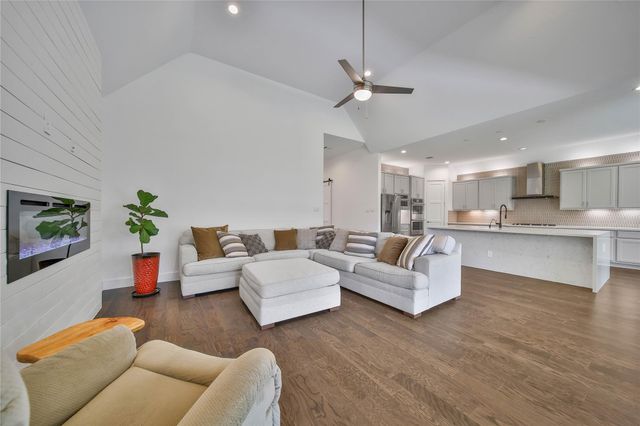 115 Oak Estates Drive, Conroe, TX 77384