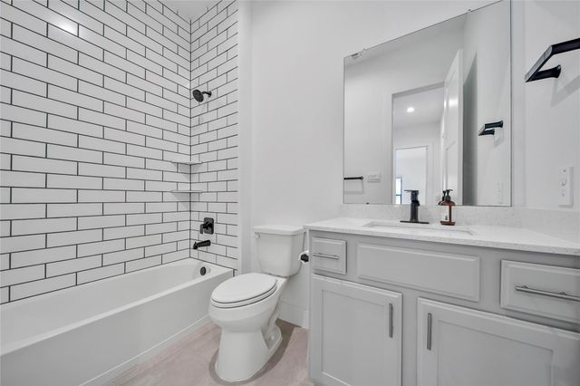115 Oak Estates Drive, Conroe, TX 77384