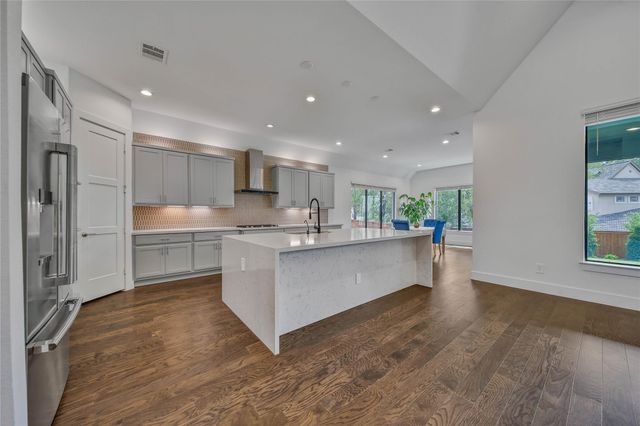 115 Oak Estates Drive, Conroe, TX 77384