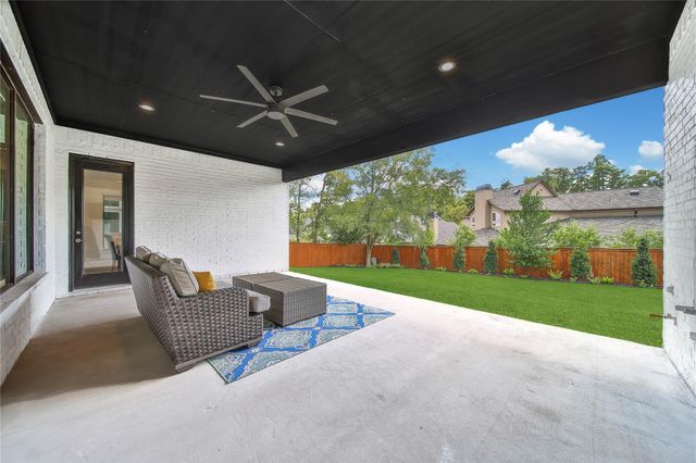 115 Oak Estates Drive, Conroe, TX 77384
