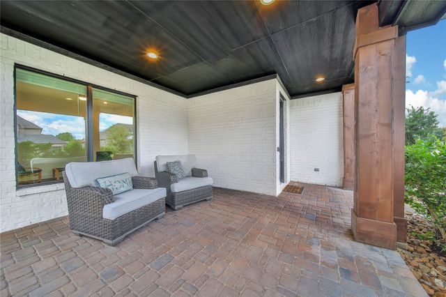 115 Oak Estates Drive, Conroe, TX 77384