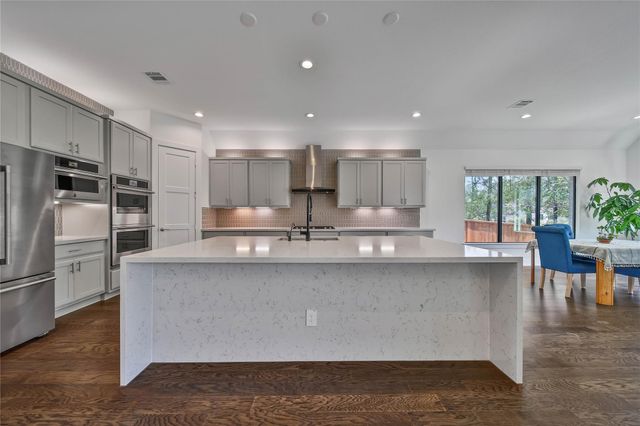 115 Oak Estates Drive, Conroe, TX 77384