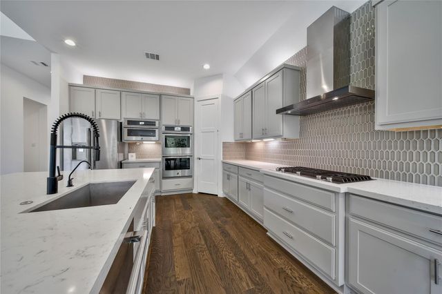 115 Oak Estates Drive, Conroe, TX 77384