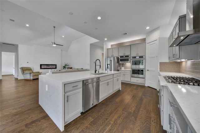 115 Oak Estates Drive, Conroe, TX 77384