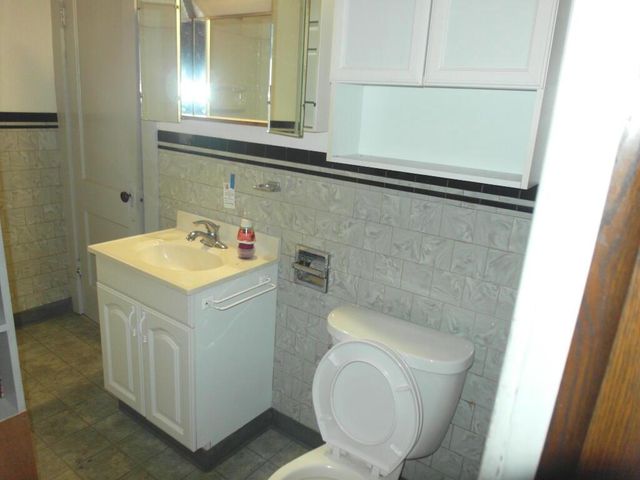 4086 N 6th STREET, Milwaukee, WI 53212