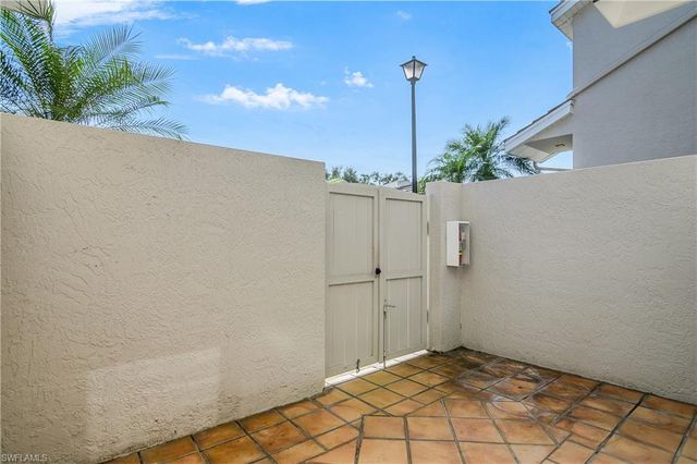 3785 Fieldstone BLVD # 203, Naples, FL 34109