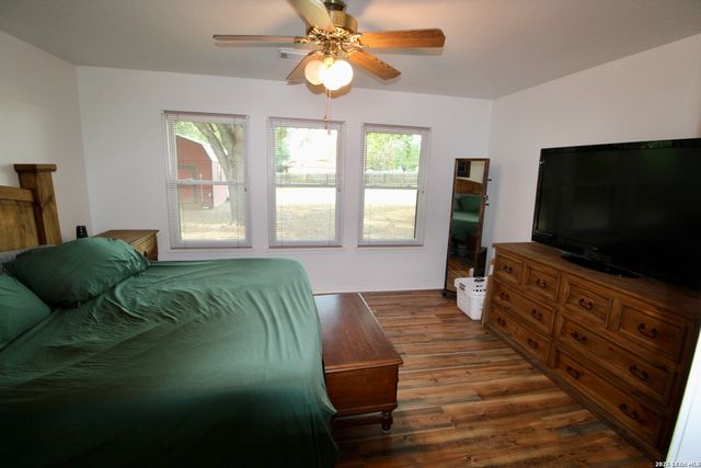 19470 Blume Dr, Lytle, TX 78052