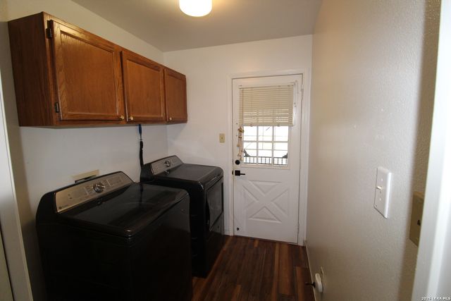 19470 Blume Dr, Lytle, TX 78052
