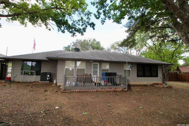 19470 Blume Dr, Lytle, TX 78052