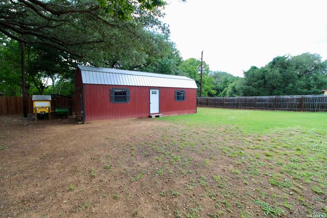 19470 Blume Dr, Lytle, TX 78052