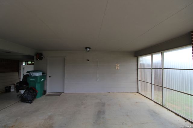 19470 Blume Dr, Lytle, TX 78052