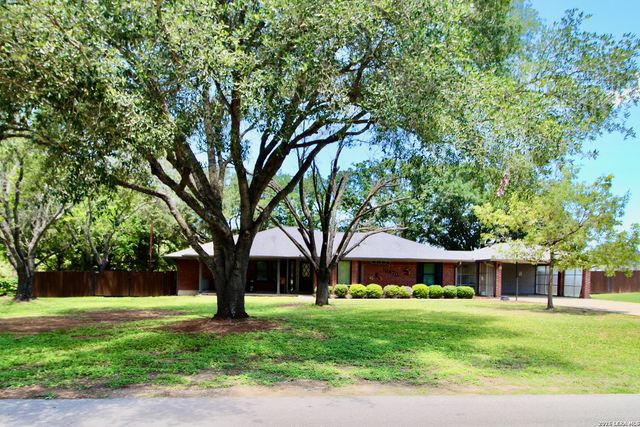 19470 Blume Dr, Lytle, TX 78052