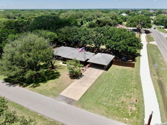 19470 Blume Dr, Lytle, TX 78052