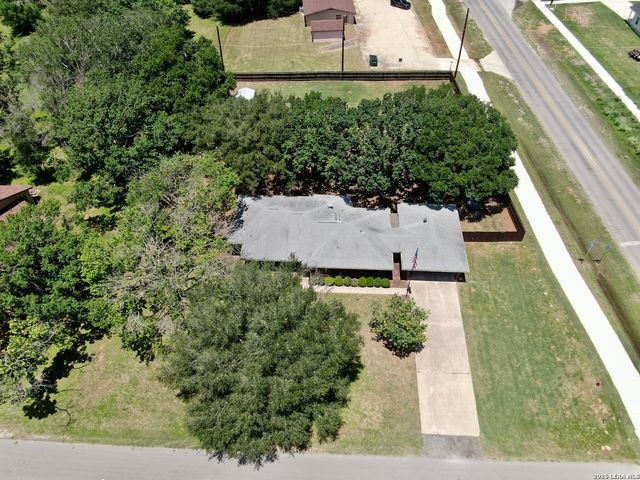19470 Blume Dr, Lytle, TX 78052