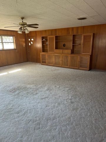 910 Varella, Mexia, TX 76667