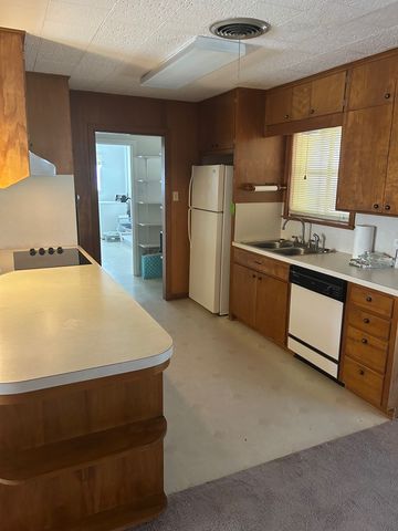 910 Varella, Mexia, TX 76667