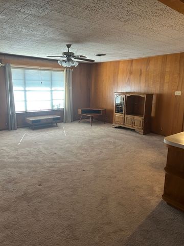 910 Varella, Mexia, TX 76667