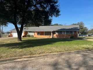 910 Varella, Mexia, TX 76667